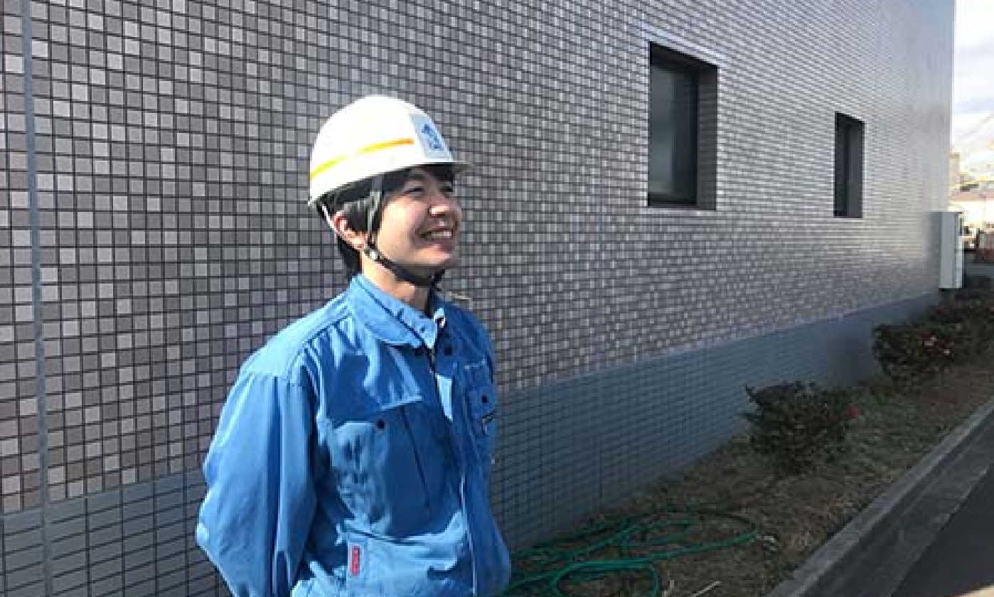 メッセージを伝える先輩の画像